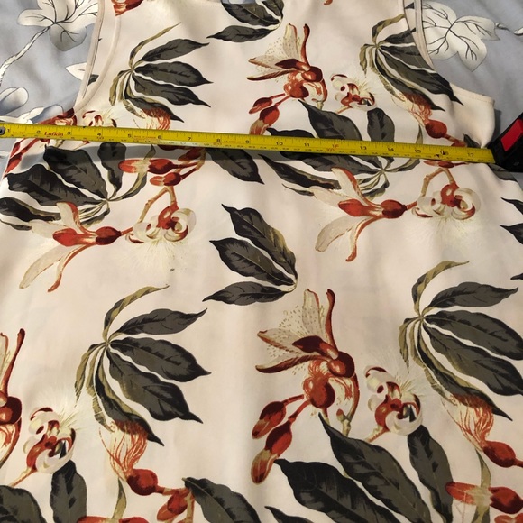 Fresh Sleeveless Blouse - Picture 8 of 8